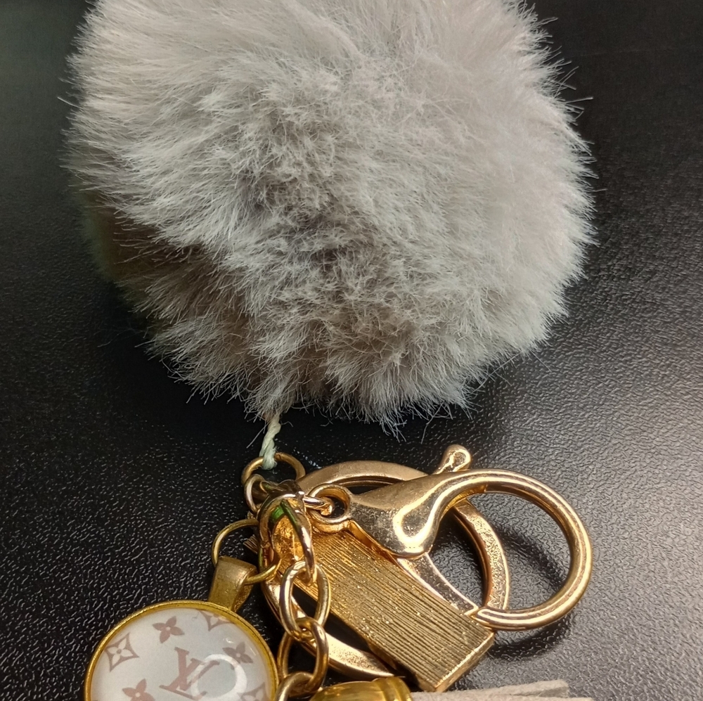 Boujee Gray and Gold Keychain Pom Pom NWOT - Picture 3 of 4
